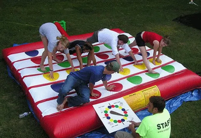 Twister géant gonflable 5x5m - Funtastic Bassin d'Arcachon